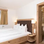 Kerschdorfer Nyaraló *